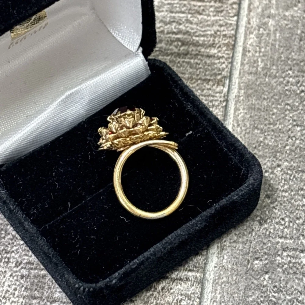 Vintage Sarah Coventry Burgundy Rhinestone Ring Gold Tone Size 3-4 W/ Box